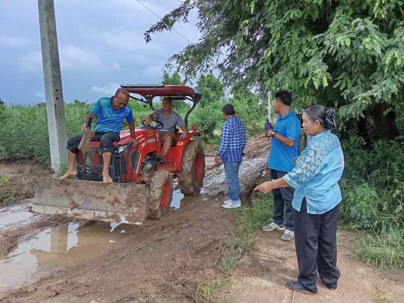 เทศบาลตำบลปักธงชัยออกช่วยเหลือผู้ได้รับความเดือดร้อนจากเหตุน้ำท่วมขังระบายไม่ทัน บ้านขอนขว้าง ม. 9 และ บ้านโรงนา ม.5 ต.เมืองปัก