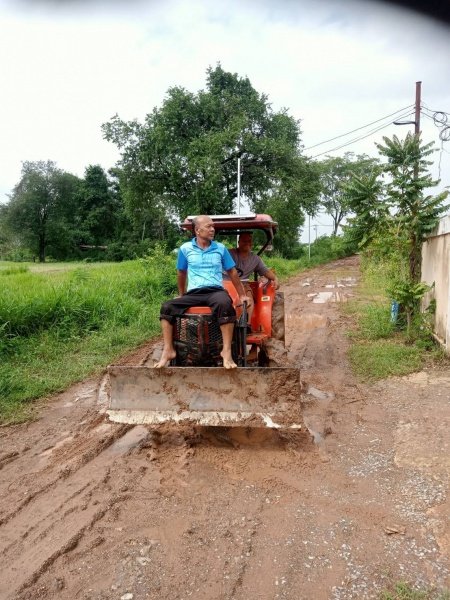 เทศบาลตำบลปักธงชัยออกช่วยเหลือผู้ได้รับความเดือดร้อนจากเหตุน้ำท่วมขังระบายไม่ทัน บ้านขอนขว้าง ม. 9 และ บ้านโรงนา ม.5 ต.เมืองปัก