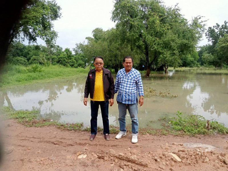 เทศบาลตำบลปักธงชัยออกช่วยเหลือผู้ได้รับความเดือดร้อนจากเหตุน้ำท่วมขังระบายไม่ทัน บ้านขอนขว้าง ม. 9 และ บ้านโรงนา ม.5 ต.เมืองปัก