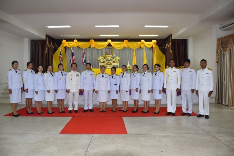 พิธีรับพระราชทานพระบรมฉายาลักษณ์พระบาทสมเด็จพระเจ้าอยู่หัวที่ฉายกับสมเด็จพระนางเจ้าฯ พระบรมราชินี เพื่อเชิญไปประดิษฐาน ณ เทศบาลตำบลปักธงชัยและศูนย์พัฒนาเด็กเล็กเทศบาลตำบลปักธงชัย เพื่อแสดงความจงรักภักดีและน้อมนำสำนึกในพระมหากรุณาธิคุณต่อสถาบันพระมหากษัตริย์ วันที่ 24 พฤษภาคม 2567 ณ หอประชุมเทศบาลตำบลปักธงชัย