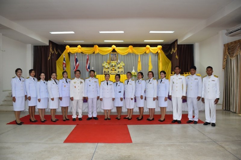 พิธีรับพระราชทานพระบรมฉายาลักษณ์พระบาทสมเด็จพระเจ้าอยู่หัวที่ฉายกับสมเด็จพระนางเจ้าฯ พระบรมราชินี เพื่อเชิญไปประดิษฐาน ณ เทศบาลตำบลปักธงชัยและศูนย์พัฒนาเด็กเล็กเทศบาลตำบลปักธงชัย เพื่อแสดงความจงรักภักดีและน้อมนำสำนึกในพระมหากรุณาธิคุณต่อสถาบันพระมหากษัตริย์ วันที่ 24 พฤษภาคม 2567 ณ หอประชุมเทศบาลตำบลปักธงชัย