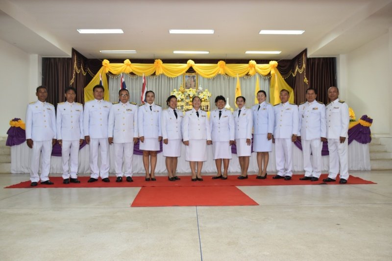 พิธีรับพระราชทานพระบรมฉายาลักษณ์พระบาทสมเด็จพระเจ้าอยู่หัวที่ฉายกับสมเด็จพระนางเจ้าฯ พระบรมราชินี เพื่อเชิญไปประดิษฐาน ณ เทศบาลตำบลปักธงชัยและศูนย์พัฒนาเด็กเล็กเทศบาลตำบลปักธงชัย เพื่อแสดงความจงรักภักดีและน้อมนำสำนึกในพระมหากรุณาธิคุณต่อสถาบันพระมหากษัตริย์ วันที่ 24 พฤษภาคม 2567 ณ หอประชุมเทศบาลตำบลปักธงชัย