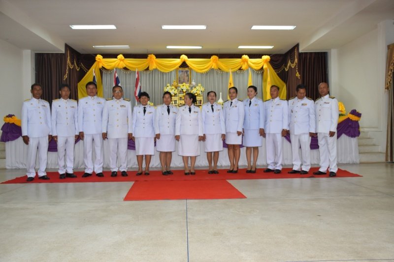 พิธีรับพระราชทานพระบรมฉายาลักษณ์พระบาทสมเด็จพระเจ้าอยู่หัวที่ฉายกับสมเด็จพระนางเจ้าฯ พระบรมราชินี เพื่อเชิญไปประดิษฐาน ณ เทศบาลตำบลปักธงชัยและศูนย์พัฒนาเด็กเล็กเทศบาลตำบลปักธงชัย เพื่อแสดงความจงรักภักดีและน้อมนำสำนึกในพระมหากรุณาธิคุณต่อสถาบันพระมหากษัตริย์ วันที่ 24 พฤษภาคม 2567 ณ หอประชุมเทศบาลตำบลปักธงชัย