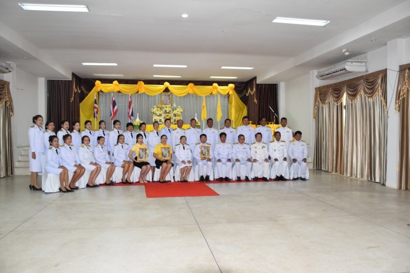 พิธีรับพระราชทานพระบรมฉายาลักษณ์พระบาทสมเด็จพระเจ้าอยู่หัวที่ฉายกับสมเด็จพระนางเจ้าฯ พระบรมราชินี เพื่อเชิญไปประดิษฐาน ณ เทศบาลตำบลปักธงชัยและศูนย์พัฒนาเด็กเล็กเทศบาลตำบลปักธงชัย เพื่อแสดงความจงรักภักดีและน้อมนำสำนึกในพระมหากรุณาธิคุณต่อสถาบันพระมหากษัตริย์ วันที่ 24 พฤษภาคม 2567 ณ หอประชุมเทศบาลตำบลปักธงชัย