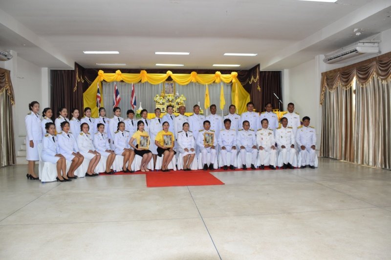 พิธีรับพระราชทานพระบรมฉายาลักษณ์พระบาทสมเด็จพระเจ้าอยู่หัวที่ฉายกับสมเด็จพระนางเจ้าฯ พระบรมราชินี เพื่อเชิญไปประดิษฐาน ณ เทศบาลตำบลปักธงชัยและศูนย์พัฒนาเด็กเล็กเทศบาลตำบลปักธงชัย เพื่อแสดงความจงรักภักดีและน้อมนำสำนึกในพระมหากรุณาธิคุณต่อสถาบันพระมหากษัตริย์ วันที่ 24 พฤษภาคม 2567 ณ หอประชุมเทศบาลตำบลปักธงชัย