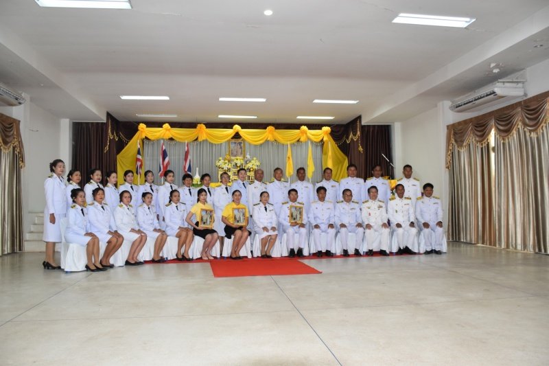 พิธีรับพระราชทานพระบรมฉายาลักษณ์พระบาทสมเด็จพระเจ้าอยู่หัวที่ฉายกับสมเด็จพระนางเจ้าฯ พระบรมราชินี เพื่อเชิญไปประดิษฐาน ณ เทศบาลตำบลปักธงชัยและศูนย์พัฒนาเด็กเล็กเทศบาลตำบลปักธงชัย เพื่อแสดงความจงรักภักดีและน้อมนำสำนึกในพระมหากรุณาธิคุณต่อสถาบันพระมหากษัตริย์ วันที่ 24 พฤษภาคม 2567 ณ หอประชุมเทศบาลตำบลปักธงชัย