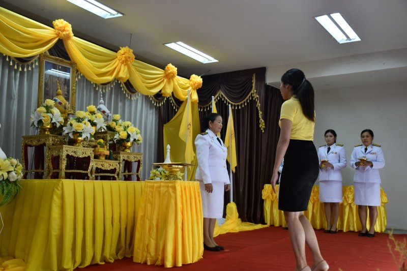 พิธีรับพระราชทานพระบรมฉายาลักษณ์พระบาทสมเด็จพระเจ้าอยู่หัวที่ฉายกับสมเด็จพระนางเจ้าฯ พระบรมราชินี เพื่อเชิญไปประดิษฐาน ณ เทศบาลตำบลปักธงชัยและศูนย์พัฒนาเด็กเล็กเทศบาลตำบลปักธงชัย เพื่อแสดงความจงรักภักดีและน้อมนำสำนึกในพระมหากรุณาธิคุณต่อสถาบันพระมหากษัตริย์ วันที่ 24 พฤษภาคม 2567 ณ หอประชุมเทศบาลตำบลปักธงชัย