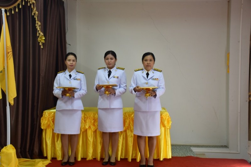 พิธีรับพระราชทานพระบรมฉายาลักษณ์พระบาทสมเด็จพระเจ้าอยู่หัวที่ฉายกับสมเด็จพระนางเจ้าฯ พระบรมราชินี เพื่อเชิญไปประดิษฐาน ณ เทศบาลตำบลปักธงชัยและศูนย์พัฒนาเด็กเล็กเทศบาลตำบลปักธงชัย เพื่อแสดงความจงรักภักดีและน้อมนำสำนึกในพระมหากรุณาธิคุณต่อสถาบันพระมหากษัตริย์ วันที่ 24 พฤษภาคม 2567 ณ หอประชุมเทศบาลตำบลปักธงชัย