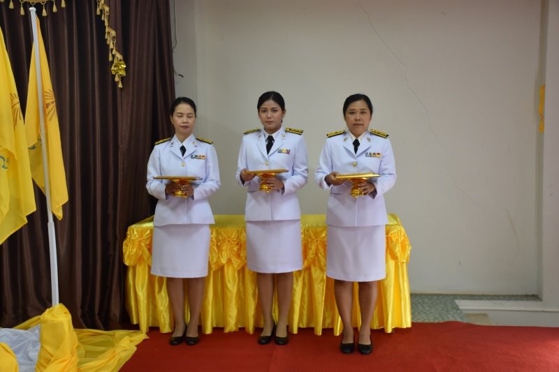 พิธีรับพระราชทานพระบรมฉายาลักษณ์พระบาทสมเด็จพระเจ้าอยู่หัวที่ฉายกับสมเด็จพระนางเจ้าฯ พระบรมราชินี เพื่อเชิญไปประดิษฐาน ณ เทศบาลตำบลปักธงชัยและศูนย์พัฒนาเด็กเล็กเทศบาลตำบลปักธงชัย เพื่อแสดงความจงรักภักดีและน้อมนำสำนึกในพระมหากรุณาธิคุณต่อสถาบันพระมหากษัตริย์ วันที่ 24 พฤษภาคม 2567 ณ หอประชุมเทศบาลตำบลปักธงชัย