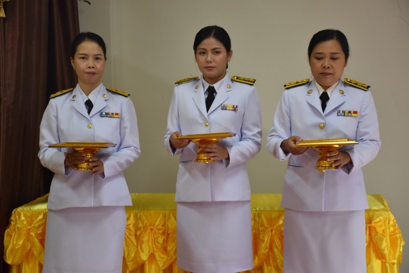 พิธีรับพระราชทานพระบรมฉายาลักษณ์พระบาทสมเด็จพระเจ้าอยู่หัวที่ฉายกับสมเด็จพระนางเจ้าฯ พระบรมราชินี เพื่อเชิญไปประดิษฐาน ณ เทศบาลตำบลปักธงชัยและศูนย์พัฒนาเด็กเล็กเทศบาลตำบลปักธงชัย เพื่อแสดงความจงรักภักดีและน้อมนำสำนึกในพระมหากรุณาธิคุณต่อสถาบันพระมหากษัตริย์ วันที่ 24 พฤษภาคม 2567 ณ หอประชุมเทศบาลตำบลปักธงชัย