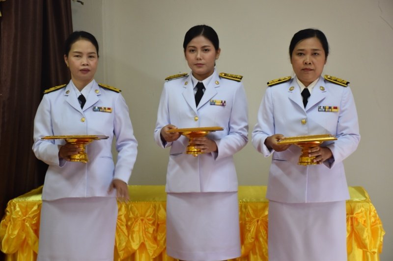 พิธีรับพระราชทานพระบรมฉายาลักษณ์พระบาทสมเด็จพระเจ้าอยู่หัวที่ฉายกับสมเด็จพระนางเจ้าฯ พระบรมราชินี เพื่อเชิญไปประดิษฐาน ณ เทศบาลตำบลปักธงชัยและศูนย์พัฒนาเด็กเล็กเทศบาลตำบลปักธงชัย เพื่อแสดงความจงรักภักดีและน้อมนำสำนึกในพระมหากรุณาธิคุณต่อสถาบันพระมหากษัตริย์ วันที่ 24 พฤษภาคม 2567 ณ หอประชุมเทศบาลตำบลปักธงชัย