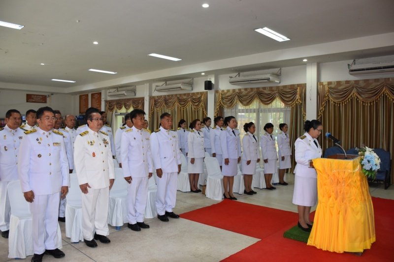 พิธีรับพระราชทานพระบรมฉายาลักษณ์พระบาทสมเด็จพระเจ้าอยู่หัวที่ฉายกับสมเด็จพระนางเจ้าฯ พระบรมราชินี เพื่อเชิญไปประดิษฐาน ณ เทศบาลตำบลปักธงชัยและศูนย์พัฒนาเด็กเล็กเทศบาลตำบลปักธงชัย เพื่อแสดงความจงรักภักดีและน้อมนำสำนึกในพระมหากรุณาธิคุณต่อสถาบันพระมหากษัตริย์ วันที่ 24 พฤษภาคม 2567 ณ หอประชุมเทศบาลตำบลปักธงชัย