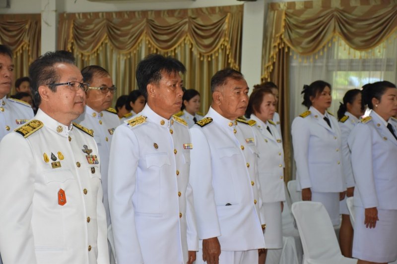 พิธีรับพระราชทานพระบรมฉายาลักษณ์พระบาทสมเด็จพระเจ้าอยู่หัวที่ฉายกับสมเด็จพระนางเจ้าฯ พระบรมราชินี เพื่อเชิญไปประดิษฐาน ณ เทศบาลตำบลปักธงชัยและศูนย์พัฒนาเด็กเล็กเทศบาลตำบลปักธงชัย เพื่อแสดงความจงรักภักดีและน้อมนำสำนึกในพระมหากรุณาธิคุณต่อสถาบันพระมหากษัตริย์ วันที่ 24 พฤษภาคม 2567 ณ หอประชุมเทศบาลตำบลปักธงชัย