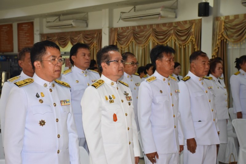 พิธีรับพระราชทานพระบรมฉายาลักษณ์พระบาทสมเด็จพระเจ้าอยู่หัวที่ฉายกับสมเด็จพระนางเจ้าฯ พระบรมราชินี เพื่อเชิญไปประดิษฐาน ณ เทศบาลตำบลปักธงชัยและศูนย์พัฒนาเด็กเล็กเทศบาลตำบลปักธงชัย เพื่อแสดงความจงรักภักดีและน้อมนำสำนึกในพระมหากรุณาธิคุณต่อสถาบันพระมหากษัตริย์ วันที่ 24 พฤษภาคม 2567 ณ หอประชุมเทศบาลตำบลปักธงชัย