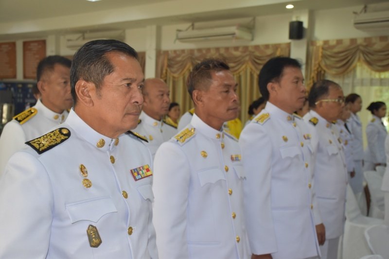 พิธีรับพระราชทานพระบรมฉายาลักษณ์พระบาทสมเด็จพระเจ้าอยู่หัวที่ฉายกับสมเด็จพระนางเจ้าฯ พระบรมราชินี เพื่อเชิญไปประดิษฐาน ณ เทศบาลตำบลปักธงชัยและศูนย์พัฒนาเด็กเล็กเทศบาลตำบลปักธงชัย เพื่อแสดงความจงรักภักดีและน้อมนำสำนึกในพระมหากรุณาธิคุณต่อสถาบันพระมหากษัตริย์ วันที่ 24 พฤษภาคม 2567 ณ หอประชุมเทศบาลตำบลปักธงชัย