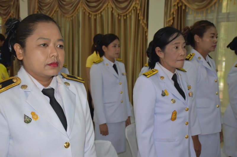 พิธีรับพระราชทานพระบรมฉายาลักษณ์พระบาทสมเด็จพระเจ้าอยู่หัวที่ฉายกับสมเด็จพระนางเจ้าฯ พระบรมราชินี เพื่อเชิญไปประดิษฐาน ณ เทศบาลตำบลปักธงชัยและศูนย์พัฒนาเด็กเล็กเทศบาลตำบลปักธงชัย เพื่อแสดงความจงรักภักดีและน้อมนำสำนึกในพระมหากรุณาธิคุณต่อสถาบันพระมหากษัตริย์ วันที่ 24 พฤษภาคม 2567 ณ หอประชุมเทศบาลตำบลปักธงชัย