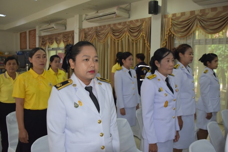 พิธีรับพระราชทานพระบรมฉายาลักษณ์พระบาทสมเด็จพระเจ้าอยู่หัวที่ฉายกับสมเด็จพระนางเจ้าฯ พระบรมราชินี เพื่อเชิญไปประดิษฐาน ณ เทศบาลตำบลปักธงชัยและศูนย์พัฒนาเด็กเล็กเทศบาลตำบลปักธงชัย เพื่อแสดงความจงรักภักดีและน้อมนำสำนึกในพระมหากรุณาธิคุณต่อสถาบันพระมหากษัตริย์ วันที่ 24 พฤษภาคม 2567 ณ หอประชุมเทศบาลตำบลปักธงชัย