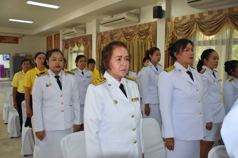 พิธีรับพระราชทานพระบรมฉายาลักษณ์พระบาทสมเด็จพระเจ้าอยู่หัวที่ฉายกับสมเด็จพระนางเจ้าฯ พระบรมราชินี เพื่อเชิญไปประดิษฐาน ณ เทศบาลตำบลปักธงชัยและศูนย์พัฒนาเด็กเล็กเทศบาลตำบลปักธงชัย เพื่อแสดงความจงรักภักดีและน้อมนำสำนึกในพระมหากรุณาธิคุณต่อสถาบันพระมหากษัตริย์ วันที่ 24 พฤษภาคม 2567 ณ หอประชุมเทศบาลตำบลปักธงชัย