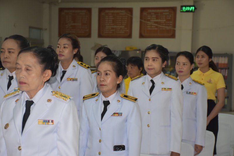 พิธีรับพระราชทานพระบรมฉายาลักษณ์พระบาทสมเด็จพระเจ้าอยู่หัวที่ฉายกับสมเด็จพระนางเจ้าฯ พระบรมราชินี เพื่อเชิญไปประดิษฐาน ณ เทศบาลตำบลปักธงชัยและศูนย์พัฒนาเด็กเล็กเทศบาลตำบลปักธงชัย เพื่อแสดงความจงรักภักดีและน้อมนำสำนึกในพระมหากรุณาธิคุณต่อสถาบันพระมหากษัตริย์ วันที่ 24 พฤษภาคม 2567 ณ หอประชุมเทศบาลตำบลปักธงชัย