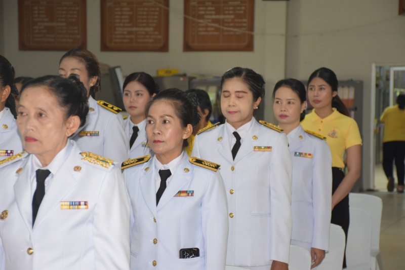 พิธีรับพระราชทานพระบรมฉายาลักษณ์พระบาทสมเด็จพระเจ้าอยู่หัวที่ฉายกับสมเด็จพระนางเจ้าฯ พระบรมราชินี เพื่อเชิญไปประดิษฐาน ณ เทศบาลตำบลปักธงชัยและศูนย์พัฒนาเด็กเล็กเทศบาลตำบลปักธงชัย เพื่อแสดงความจงรักภักดีและน้อมนำสำนึกในพระมหากรุณาธิคุณต่อสถาบันพระมหากษัตริย์ วันที่ 24 พฤษภาคม 2567 ณ หอประชุมเทศบาลตำบลปักธงชัย