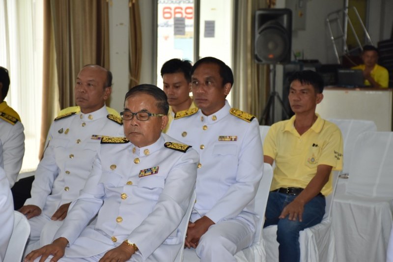 พิธีรับพระราชทานพระบรมฉายาลักษณ์พระบาทสมเด็จพระเจ้าอยู่หัวที่ฉายกับสมเด็จพระนางเจ้าฯ พระบรมราชินี เพื่อเชิญไปประดิษฐาน ณ เทศบาลตำบลปักธงชัยและศูนย์พัฒนาเด็กเล็กเทศบาลตำบลปักธงชัย เพื่อแสดงความจงรักภักดีและน้อมนำสำนึกในพระมหากรุณาธิคุณต่อสถาบันพระมหากษัตริย์ วันที่ 24 พฤษภาคม 2567 ณ หอประชุมเทศบาลตำบลปักธงชัย