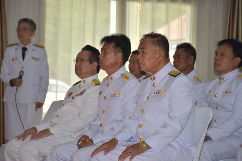 พิธีรับพระราชทานพระบรมฉายาลักษณ์พระบาทสมเด็จพระเจ้าอยู่หัวที่ฉายกับสมเด็จพระนางเจ้าฯ พระบรมราชินี เพื่อเชิญไปประดิษฐาน ณ เทศบาลตำบลปักธงชัยและศูนย์พัฒนาเด็กเล็กเทศบาลตำบลปักธงชัย เพื่อแสดงความจงรักภักดีและน้อมนำสำนึกในพระมหากรุณาธิคุณต่อสถาบันพระมหากษัตริย์ วันที่ 24 พฤษภาคม 2567 ณ หอประชุมเทศบาลตำบลปักธงชัย