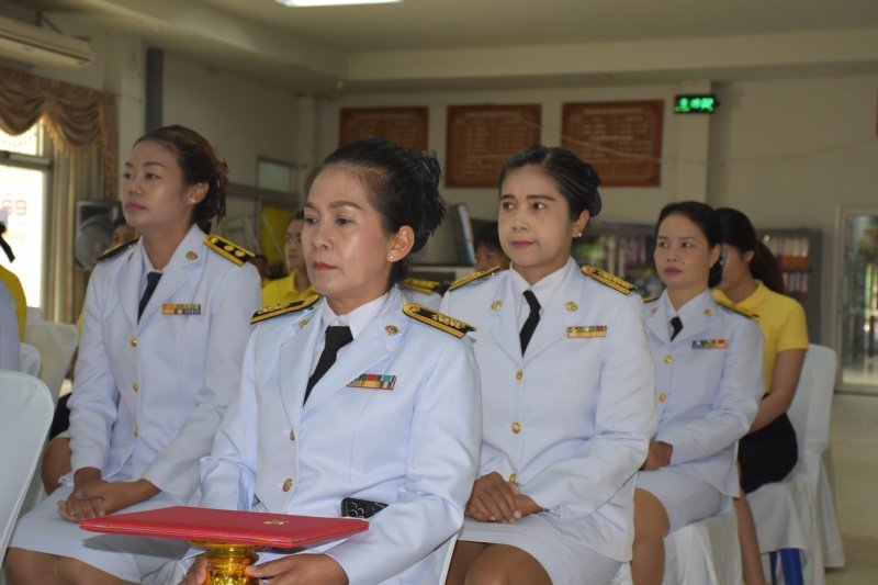 พิธีรับพระราชทานพระบรมฉายาลักษณ์พระบาทสมเด็จพระเจ้าอยู่หัวที่ฉายกับสมเด็จพระนางเจ้าฯ พระบรมราชินี เพื่อเชิญไปประดิษฐาน ณ เทศบาลตำบลปักธงชัยและศูนย์พัฒนาเด็กเล็กเทศบาลตำบลปักธงชัย เพื่อแสดงความจงรักภักดีและน้อมนำสำนึกในพระมหากรุณาธิคุณต่อสถาบันพระมหากษัตริย์ วันที่ 24 พฤษภาคม 2567 ณ หอประชุมเทศบาลตำบลปักธงชัย