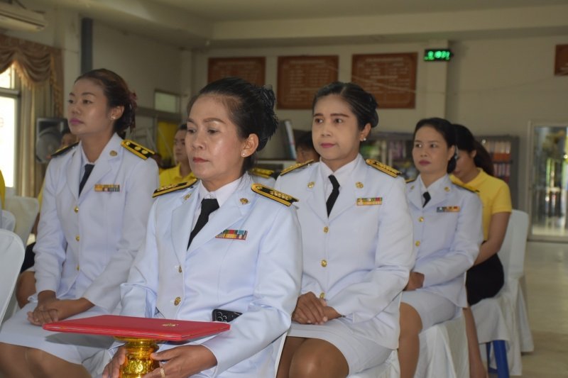 พิธีรับพระราชทานพระบรมฉายาลักษณ์พระบาทสมเด็จพระเจ้าอยู่หัวที่ฉายกับสมเด็จพระนางเจ้าฯ พระบรมราชินี เพื่อเชิญไปประดิษฐาน ณ เทศบาลตำบลปักธงชัยและศูนย์พัฒนาเด็กเล็กเทศบาลตำบลปักธงชัย เพื่อแสดงความจงรักภักดีและน้อมนำสำนึกในพระมหากรุณาธิคุณต่อสถาบันพระมหากษัตริย์ วันที่ 24 พฤษภาคม 2567 ณ หอประชุมเทศบาลตำบลปักธงชัย