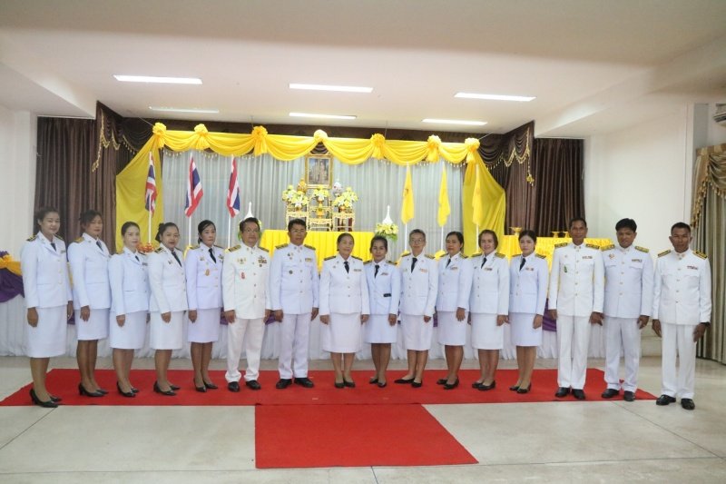 พิธีรับพระราชทานพระบรมฉายาลักษณ์พระบาทสมเด็จพระเจ้าอยู่หัวที่ฉายกับสมเด็จพระนางเจ้าฯ พระบรมราชินี เพื่อเชิญไปประดิษฐาน ณ เทศบาลตำบลปักธงชัยและศูนย์พัฒนาเด็กเล็กเทศบาลตำบลปักธงชัย เพื่อแสดงความจงรักภักดีและน้อมนำสำนึกในพระมหากรุณาธิคุณต่อสถาบันพระมหากษัตริย์ วันที่ 24 พฤษภาคม 2567 ณ หอประชุมเทศบาลตำบลปักธงชัย