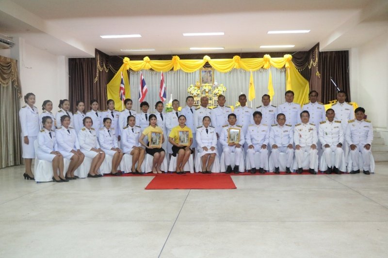 พิธีรับพระราชทานพระบรมฉายาลักษณ์พระบาทสมเด็จพระเจ้าอยู่หัวที่ฉายกับสมเด็จพระนางเจ้าฯ พระบรมราชินี เพื่อเชิญไปประดิษฐาน ณ เทศบาลตำบลปักธงชัยและศูนย์พัฒนาเด็กเล็กเทศบาลตำบลปักธงชัย เพื่อแสดงความจงรักภักดีและน้อมนำสำนึกในพระมหากรุณาธิคุณต่อสถาบันพระมหากษัตริย์ วันที่ 24 พฤษภาคม 2567 ณ หอประชุมเทศบาลตำบลปักธงชัย