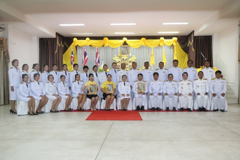 พิธีรับพระราชทานพระบรมฉายาลักษณ์พระบาทสมเด็จพระเจ้าอยู่หัวที่ฉายกับสมเด็จพระนางเจ้าฯ พระบรมราชินี เพื่อเชิญไปประดิษฐาน ณ เทศบาลตำบลปักธงชัยและศูนย์พัฒนาเด็กเล็กเทศบาลตำบลปักธงชัย เพื่อแสดงความจงรักภักดีและน้อมนำสำนึกในพระมหากรุณาธิคุณต่อสถาบันพระมหากษัตริย์ วันที่ 24 พฤษภาคม 2567 ณ หอประชุมเทศบาลตำบลปักธงชัย