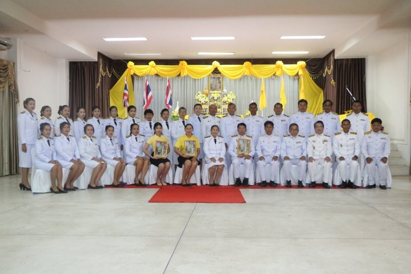 พิธีรับพระราชทานพระบรมฉายาลักษณ์พระบาทสมเด็จพระเจ้าอยู่หัวที่ฉายกับสมเด็จพระนางเจ้าฯ พระบรมราชินี เพื่อเชิญไปประดิษฐาน ณ เทศบาลตำบลปักธงชัยและศูนย์พัฒนาเด็กเล็กเทศบาลตำบลปักธงชัย เพื่อแสดงความจงรักภักดีและน้อมนำสำนึกในพระมหากรุณาธิคุณต่อสถาบันพระมหากษัตริย์ วันที่ 24 พฤษภาคม 2567 ณ หอประชุมเทศบาลตำบลปักธงชัย