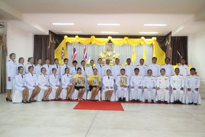 พิธีรับพระราชทานพระบรมฉายาลักษณ์พระบาทสมเด็จพระเจ้าอยู่หัวที่ฉายกับสมเด็จพระนางเจ้าฯ พระบรมราชินี เพื่อเชิญไปประดิษฐาน ณ เทศบาลตำบลปักธงชัยและศูนย์พัฒนาเด็กเล็กเทศบาลตำบลปักธงชัย เพื่อแสดงความจงรักภักดีและน้อมนำสำนึกในพระมหากรุณาธิคุณต่อสถาบันพระมหากษัตริย์ วันที่ 24 พฤษภาคม 2567 ณ หอประชุมเทศบาลตำบลปักธงชัย