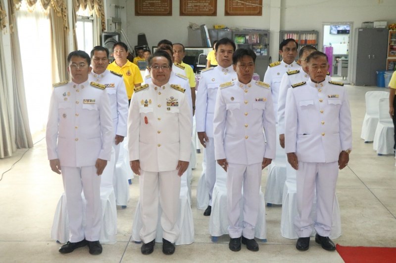 พิธีรับพระราชทานพระบรมฉายาลักษณ์พระบาทสมเด็จพระเจ้าอยู่หัวที่ฉายกับสมเด็จพระนางเจ้าฯ พระบรมราชินี เพื่อเชิญไปประดิษฐาน ณ เทศบาลตำบลปักธงชัยและศูนย์พัฒนาเด็กเล็กเทศบาลตำบลปักธงชัย เพื่อแสดงความจงรักภักดีและน้อมนำสำนึกในพระมหากรุณาธิคุณต่อสถาบันพระมหากษัตริย์ วันที่ 24 พฤษภาคม 2567 ณ หอประชุมเทศบาลตำบลปักธงชัย