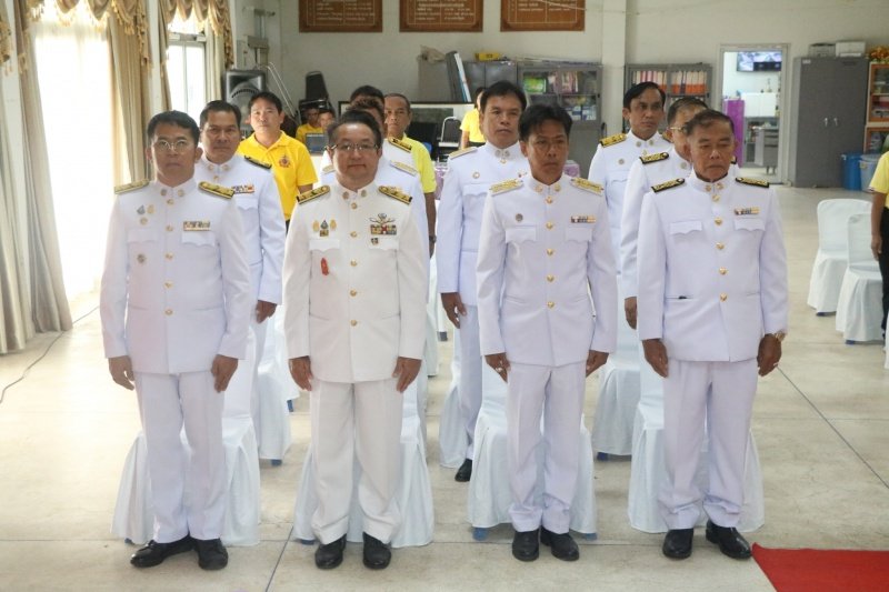 พิธีรับพระราชทานพระบรมฉายาลักษณ์พระบาทสมเด็จพระเจ้าอยู่หัวที่ฉายกับสมเด็จพระนางเจ้าฯ พระบรมราชินี เพื่อเชิญไปประดิษฐาน ณ เทศบาลตำบลปักธงชัยและศูนย์พัฒนาเด็กเล็กเทศบาลตำบลปักธงชัย เพื่อแสดงความจงรักภักดีและน้อมนำสำนึกในพระมหากรุณาธิคุณต่อสถาบันพระมหากษัตริย์ วันที่ 24 พฤษภาคม 2567 ณ หอประชุมเทศบาลตำบลปักธงชัย