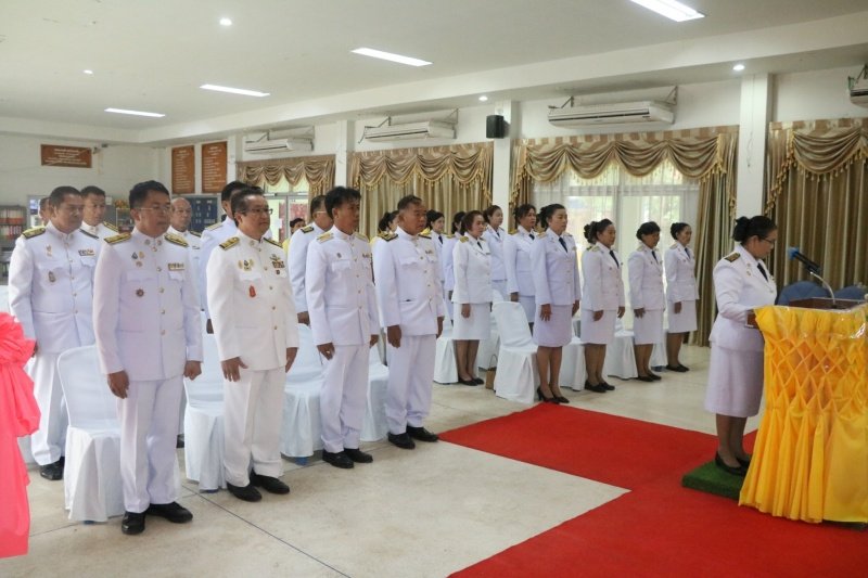 พิธีรับพระราชทานพระบรมฉายาลักษณ์พระบาทสมเด็จพระเจ้าอยู่หัวที่ฉายกับสมเด็จพระนางเจ้าฯ พระบรมราชินี เพื่อเชิญไปประดิษฐาน ณ เทศบาลตำบลปักธงชัยและศูนย์พัฒนาเด็กเล็กเทศบาลตำบลปักธงชัย เพื่อแสดงความจงรักภักดีและน้อมนำสำนึกในพระมหากรุณาธิคุณต่อสถาบันพระมหากษัตริย์ วันที่ 24 พฤษภาคม 2567 ณ หอประชุมเทศบาลตำบลปักธงชัย