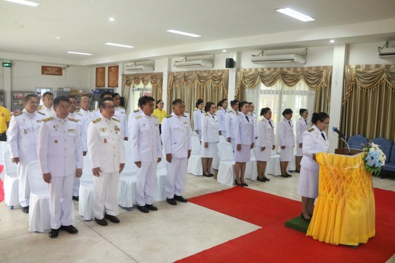 พิธีรับพระราชทานพระบรมฉายาลักษณ์พระบาทสมเด็จพระเจ้าอยู่หัวที่ฉายกับสมเด็จพระนางเจ้าฯ พระบรมราชินี เพื่อเชิญไปประดิษฐาน ณ เทศบาลตำบลปักธงชัยและศูนย์พัฒนาเด็กเล็กเทศบาลตำบลปักธงชัย เพื่อแสดงความจงรักภักดีและน้อมนำสำนึกในพระมหากรุณาธิคุณต่อสถาบันพระมหากษัตริย์ วันที่ 24 พฤษภาคม 2567 ณ หอประชุมเทศบาลตำบลปักธงชัย