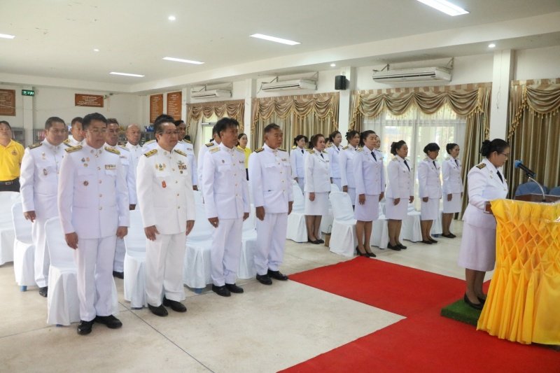 พิธีรับพระราชทานพระบรมฉายาลักษณ์พระบาทสมเด็จพระเจ้าอยู่หัวที่ฉายกับสมเด็จพระนางเจ้าฯ พระบรมราชินี เพื่อเชิญไปประดิษฐาน ณ เทศบาลตำบลปักธงชัยและศูนย์พัฒนาเด็กเล็กเทศบาลตำบลปักธงชัย เพื่อแสดงความจงรักภักดีและน้อมนำสำนึกในพระมหากรุณาธิคุณต่อสถาบันพระมหากษัตริย์ วันที่ 24 พฤษภาคม 2567 ณ หอประชุมเทศบาลตำบลปักธงชัย