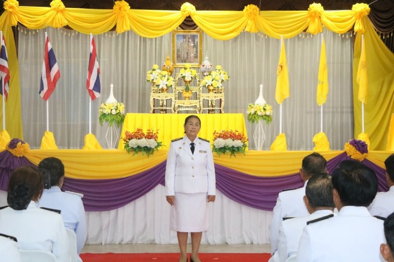 พิธีรับพระราชทานพระบรมฉายาลักษณ์พระบาทสมเด็จพระเจ้าอยู่หัวที่ฉายกับสมเด็จพระนางเจ้าฯ พระบรมราชินี เพื่อเชิญไปประดิษฐาน ณ เทศบาลตำบลปักธงชัยและศูนย์พัฒนาเด็กเล็กเทศบาลตำบลปักธงชัย เพื่อแสดงความจงรักภักดีและน้อมนำสำนึกในพระมหากรุณาธิคุณต่อสถาบันพระมหากษัตริย์ วันที่ 24 พฤษภาคม 2567 ณ หอประชุมเทศบาลตำบลปักธงชัย