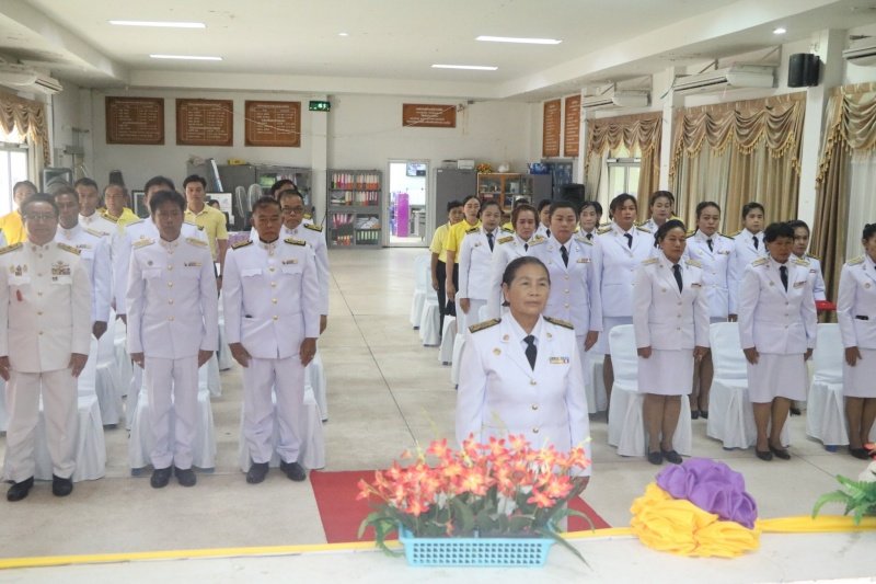 พิธีรับพระราชทานพระบรมฉายาลักษณ์พระบาทสมเด็จพระเจ้าอยู่หัวที่ฉายกับสมเด็จพระนางเจ้าฯ พระบรมราชินี เพื่อเชิญไปประดิษฐาน ณ เทศบาลตำบลปักธงชัยและศูนย์พัฒนาเด็กเล็กเทศบาลตำบลปักธงชัย เพื่อแสดงความจงรักภักดีและน้อมนำสำนึกในพระมหากรุณาธิคุณต่อสถาบันพระมหากษัตริย์ วันที่ 24 พฤษภาคม 2567 ณ หอประชุมเทศบาลตำบลปักธงชัย