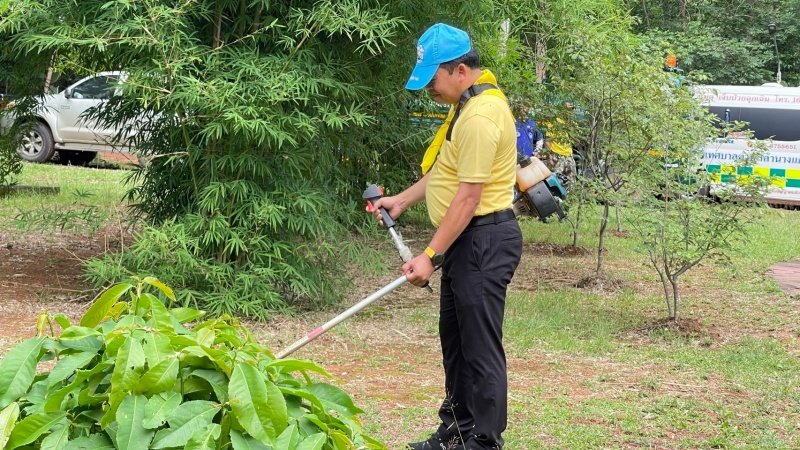 เทศบาลตำบลปักธงชัยเข้าร่วมกิจกรรมบำรุงรักษาต้นไม้ทรงปลูก และกิจกรรมจิตอาสาปลูกต้นไม้ตามโครงการเฉลิมเฉลิมพระเกียรติพระบาทสมเด็จพระเจ้าอยู่หัว เนื่องในโอกาสพระราชพิธีมหามงคลเฉลิมพระชนมพรรษา 6 รอบ 28 กรกฎาคม 2567 วันพุธที่ 24 กรกฎาคม 2567 ณ ต้นประดู่ป่า ในเขตห้ามล่าสัตว์ป่าป่าเขาภูหลวง แปลงปลูกป่า FPT 49