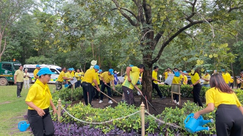 เทศบาลตำบลปักธงชัยเข้าร่วมกิจกรรมบำรุงรักษาต้นไม้ทรงปลูก และกิจกรรมจิตอาสาปลูกต้นไม้ตามโครงการเฉลิมเฉลิมพระเกียรติพระบาทสมเด็จพระเจ้าอยู่หัว เนื่องในโอกาสพระราชพิธีมหามงคลเฉลิมพระชนมพรรษา 6 รอบ 28 กรกฎาคม 2567 วันพุธที่ 24 กรกฎาคม 2567 ณ ต้นประดู่ป่า ในเขตห้ามล่าสัตว์ป่าป่าเขาภูหลวง แปลงปลูกป่า FPT 49