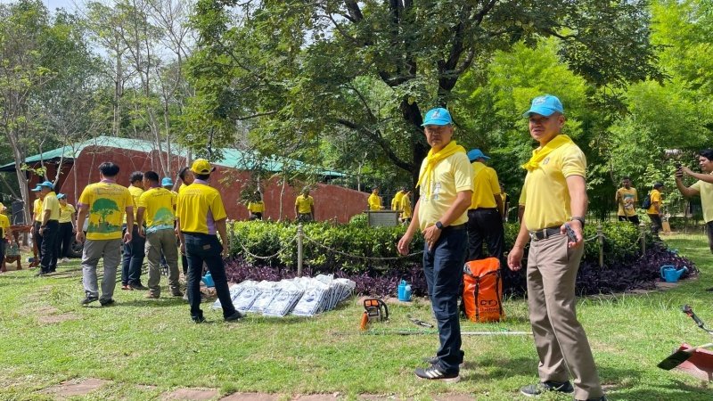 เทศบาลตำบลปักธงชัยเข้าร่วมกิจกรรมบำรุงรักษาต้นไม้ทรงปลูก และกิจกรรมจิตอาสาปลูกต้นไม้ตามโครงการเฉลิมเฉลิมพระเกียรติพระบาทสมเด็จพระเจ้าอยู่หัว เนื่องในโอกาสพระราชพิธีมหามงคลเฉลิมพระชนมพรรษา 6 รอบ 28 กรกฎาคม 2567 วันพุธที่ 24 กรกฎาคม 2567 ณ ต้นประดู่ป่า ในเขตห้ามล่าสัตว์ป่าป่าเขาภูหลวง แปลงปลูกป่า FPT 49