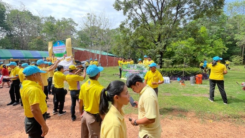 เทศบาลตำบลปักธงชัยเข้าร่วมกิจกรรมบำรุงรักษาต้นไม้ทรงปลูก และกิจกรรมจิตอาสาปลูกต้นไม้ตามโครงการเฉลิมเฉลิมพระเกียรติพระบาทสมเด็จพระเจ้าอยู่หัว เนื่องในโอกาสพระราชพิธีมหามงคลเฉลิมพระชนมพรรษา 6 รอบ 28 กรกฎาคม 2567 วันพุธที่ 24 กรกฎาคม 2567 ณ ต้นประดู่ป่า ในเขตห้ามล่าสัตว์ป่าป่าเขาภูหลวง แปลงปลูกป่า FPT 49