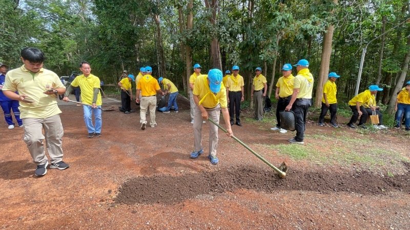 เทศบาลตำบลปักธงชัยเข้าร่วมกิจกรรมบำรุงรักษาต้นไม้ทรงปลูก และกิจกรรมจิตอาสาปลูกต้นไม้ตามโครงการเฉลิมเฉลิมพระเกียรติพระบาทสมเด็จพระเจ้าอยู่หัว เนื่องในโอกาสพระราชพิธีมหามงคลเฉลิมพระชนมพรรษา 6 รอบ 28 กรกฎาคม 2567 วันพุธที่ 24 กรกฎาคม 2567 ณ ต้นประดู่ป่า ในเขตห้ามล่าสัตว์ป่าป่าเขาภูหลวง แปลงปลูกป่า FPT 49