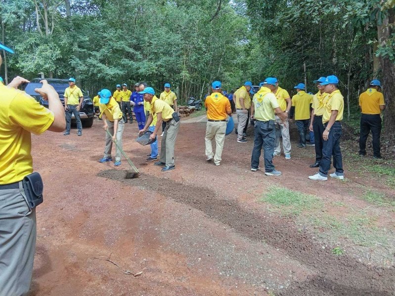 เทศบาลตำบลปักธงชัยเข้าร่วมกิจกรรมบำรุงรักษาต้นไม้ทรงปลูก และกิจกรรมจิตอาสาปลูกต้นไม้ตามโครงการเฉลิมเฉลิมพระเกียรติพระบาทสมเด็จพระเจ้าอยู่หัว เนื่องในโอกาสพระราชพิธีมหามงคลเฉลิมพระชนมพรรษา 6 รอบ 28 กรกฎาคม 2567 วันพุธที่ 24 กรกฎาคม 2567 ณ ต้นประดู่ป่า ในเขตห้ามล่าสัตว์ป่าป่าเขาภูหลวง แปลงปลูกป่า FPT 49