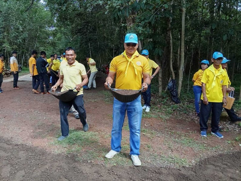 เทศบาลตำบลปักธงชัยเข้าร่วมกิจกรรมบำรุงรักษาต้นไม้ทรงปลูก และกิจกรรมจิตอาสาปลูกต้นไม้ตามโครงการเฉลิมเฉลิมพระเกียรติพระบาทสมเด็จพระเจ้าอยู่หัว เนื่องในโอกาสพระราชพิธีมหามงคลเฉลิมพระชนมพรรษา 6 รอบ 28 กรกฎาคม 2567 วันพุธที่ 24 กรกฎาคม 2567 ณ ต้นประดู่ป่า ในเขตห้ามล่าสัตว์ป่าป่าเขาภูหลวง แปลงปลูกป่า FPT 49