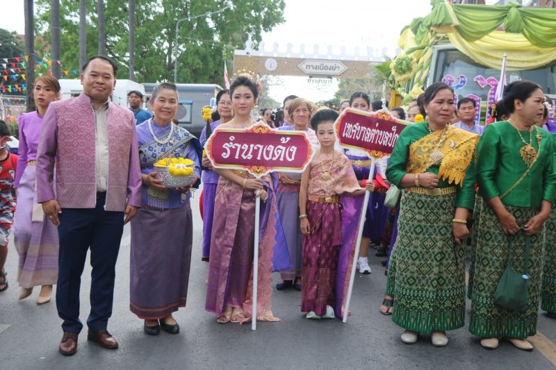 ร่วมกิจกรรมวิ่งคบไฟในพิธีเปิดงานฉลองวันแห่งชัยชนะท้าวสุรนารี ประจำปี 2567 และร่วมจัดชุดการแสดง "รำนางด้ง" ในขบวนผ้าไหมดีและหมี่โคราช ณ บริเวณลานอนุสาวรีย์ท้าวสุรนารี เพื่อเทิดทูนวีรกรรมของท้าวสุรนารี วีรสตรีไทย ส่งเสริมการอนุรักษ์ประเพณีวัฒนธรรมท้องถิ่นอันดีงาม 

วันที่ 23 มีนาคม 2567