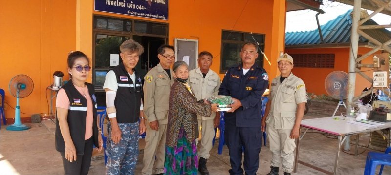 เทศบาลตำบลปักธงชัยตั้งจุดบริการประชาชน (ด่านชุมชน) ช่วงเทศกาลปีใหม่ 2567 วันที่ 29 ธันวาคม 2566 - 4 มกราคม 2567 เพื่อดูแลความปลอดภัยให้กับประชาชนในพื้นที่และผู้ใช้รถใช้ถนนชีวิตวิถีใหม่ ขับขี่อย่างปลอดภัย ไร้อุบัติเหตุ