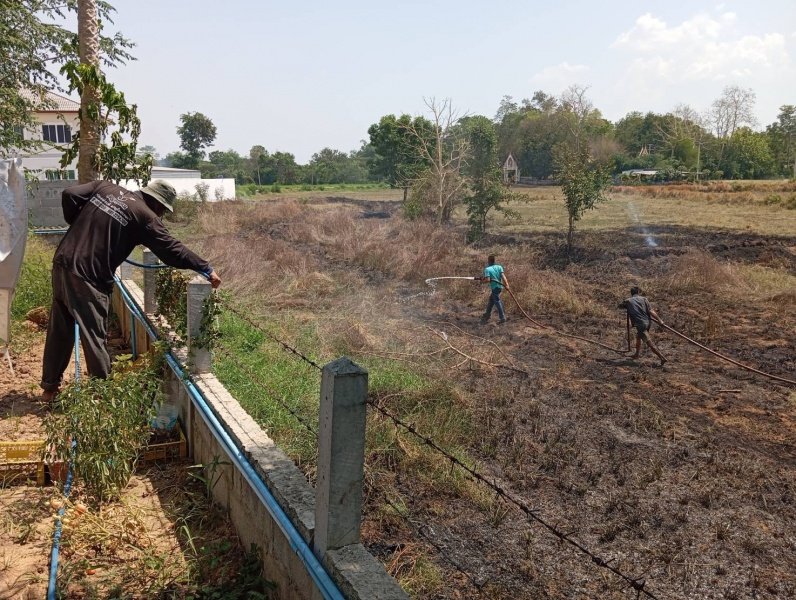 งานป้องกันและบรรเทาสาธารณภัย สำนักปลัดเทศบาล เทศบาลตำบลปักธงชัย ออกช่วยระงับเหตุไฟไหม้ ในพื้นที่รับผิดชอบและพื้นที่ข้างเคียง